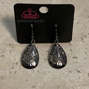 Vintage Paparazzi gunmetal lace design Earrings NIP